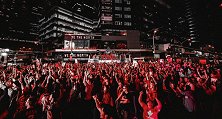 猛龙官推发布球迷嗨爆宣传视频 全国都在支持这只篮球队