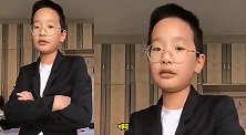 模仿老师的男孩爆笑表演，惟妙惟肖的演绎让人惊讶，网友：人才啊