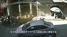 一群工人正在施工，大货车经过时剐蹭到钢丝绳，悲剧发生了！