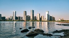 国内距离最近的两大省会，同为综合交通枢纽，经济却相差悬殊