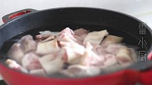 猪蹄这样做酥烂软糯，香而不腻，用料简单味道足，特别好吃！