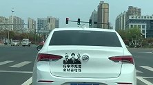 “黑人抬棺”刚火就有车贴了，不得不服中国人的速度