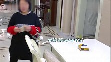 谢依霖扮演老年模特走秀，用纸巾做胡子和眉毛，刚出场胡子就飞了