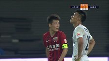 谭龙一脚射门飞上看台 武磊边上都看笑了