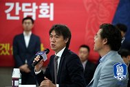 洪明甫16年慈善赛历程完结 K联赛明星队险胜02世界杯阵容