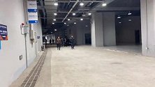 现场直击-永昌大巴缓缓驶出体育场 结束中超征程古特比挥手道别