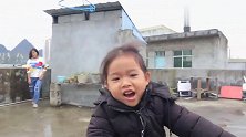 宝宝骑自行车闯爸爸，爸爸还给宝宝道歉了，只因为爸爸做错了事情
