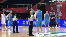 【PP体育在现场】李慕豪不满判罚据理力争 裁判商议后维持原判