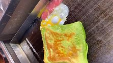 公司楼下新出摊的鸡蛋灌饼，眼前这一幕，先回家练练手艺吧