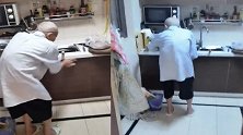 四川：感动！来孙子家小住，98岁爷爷偷偷打扫卫生