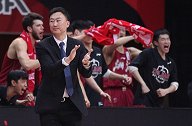 刘维伟：队员积极拼抢了48分钟 取胜功劳都是他们的