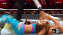 WWE-17年-RAW第1271期：女子双打赛班克斯&贝莉VS艾玛&福克斯-全场