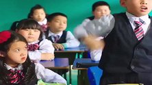 小明课堂上神造句，老师回了他四个字