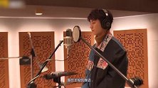 王俊凯被陌生男子搂肩霸气甩开，网友：抵制不良行为，理智追星