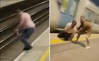 英国：一醉酒男子跳下铁轨，被进站列车从身旁驶过安然无恙