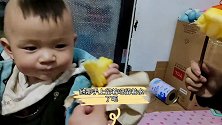 酸酸的菠萝，1岁宝宝成表情包，多吃对牙齿好吗？