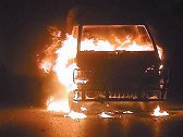 重大事故！沙特大巴在撞上重型机械车辆后起火 造成35人丧生