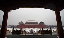 美！探秘闭馆中的故宫雪景 金瓦白雪红墙银衣