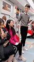小姐姐，要不要让小伙子留个联系方式