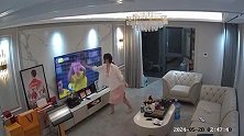 C罗进破记录球后 美女球迷身穿长裙激动开SIUU
