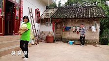 丈夫重男轻女赶走妻子跟女儿，多年后妻子有钱回来，结局感人
