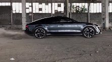 奥迪RS7我太喜欢奥迪了，太爱rs7了，我上辈子可能是四环！