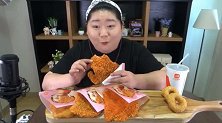 韩国胖妞吃韩式炸肉排，洋葱圈！