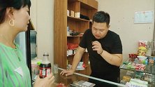 美女超市买饮料，中再来一瓶老板却不给兑奖，这种行为能忍吗？