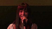 桥本环奈台上亮嗓，歌曲演绎得十分动人，少女风满满