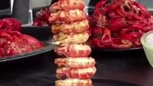 这样吃小龙虾我能吃十串，看的我直流口水，你想吃吗？