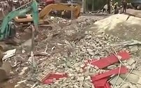 柬埔寨7层高楼倒塌 至少致3死21人受伤