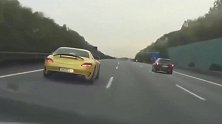 宝马M6高速上想超奔驰超跑，奔驰车主：就你也想超车？