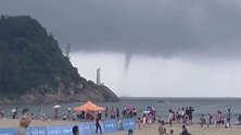 广东阳江：海面突然出现“龙吸水” 扑向岸边游客惊呼逃散