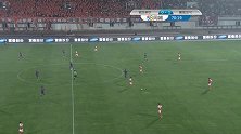 黑龙江再起攻势 杨一虎后点包抄球弹地后高出横梁