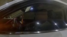 江西玉山：一男一女隧道内停车！交警一开车门场面太尴尬