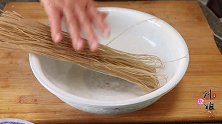 1张豆腐皮，1把粉条，简单做一锅，鲜香美味，上桌汤汁都不剩