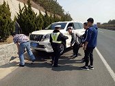 高速上汽车爆胎，停应急车道却被扣分，终于明白该怎么做了！