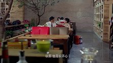 美女拿渣男的信用卡血拼，什么都买最贵的，渣男眼睛都不带眨