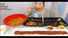 弗朗西斯卡小姐姐吃生牛肉拌饭和寿司，牛肉只能接受七成熟啊!