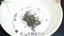 不管牛仔裤掉色多严重，用这种水泡一泡，穿几年都不会再褪色了
