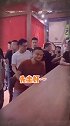 马云 吃货马云来啦！在造物节美食区－本满足哈哈哈哈
