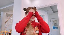冰雪奇缘艾莎把家里变成了海底世界！雪儿喵学水母的样子好好笑！