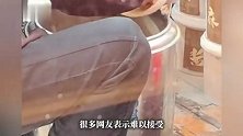 刘文祥麻辣烫店员被拍到“未戴手套徒手拌麻酱”，店方回应