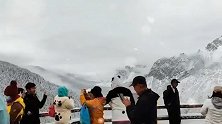 实拍四川黄龙景区雪后美景 银装素裹宛如童话仙境