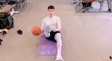 操练起来！曾令旭教大家如何在家保持健身并训练球感