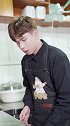 为什么你的要求可以变的这么理所当然，甚至要求我跟家里人索要，是你开玩笑先，那就别怪我咯。