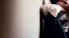 湖北女子深夜在家睡觉 身边突然出现陌生男子