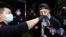 神态自若信心满满 “藏族雄鹰”苏木达尔基出场