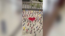江苏：特别的母亲节礼物！奥特曼守护妈妈“走花路”