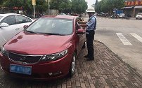 他们靠“打小报告”月入过万，举报违章被提倡，苦的却是车主！